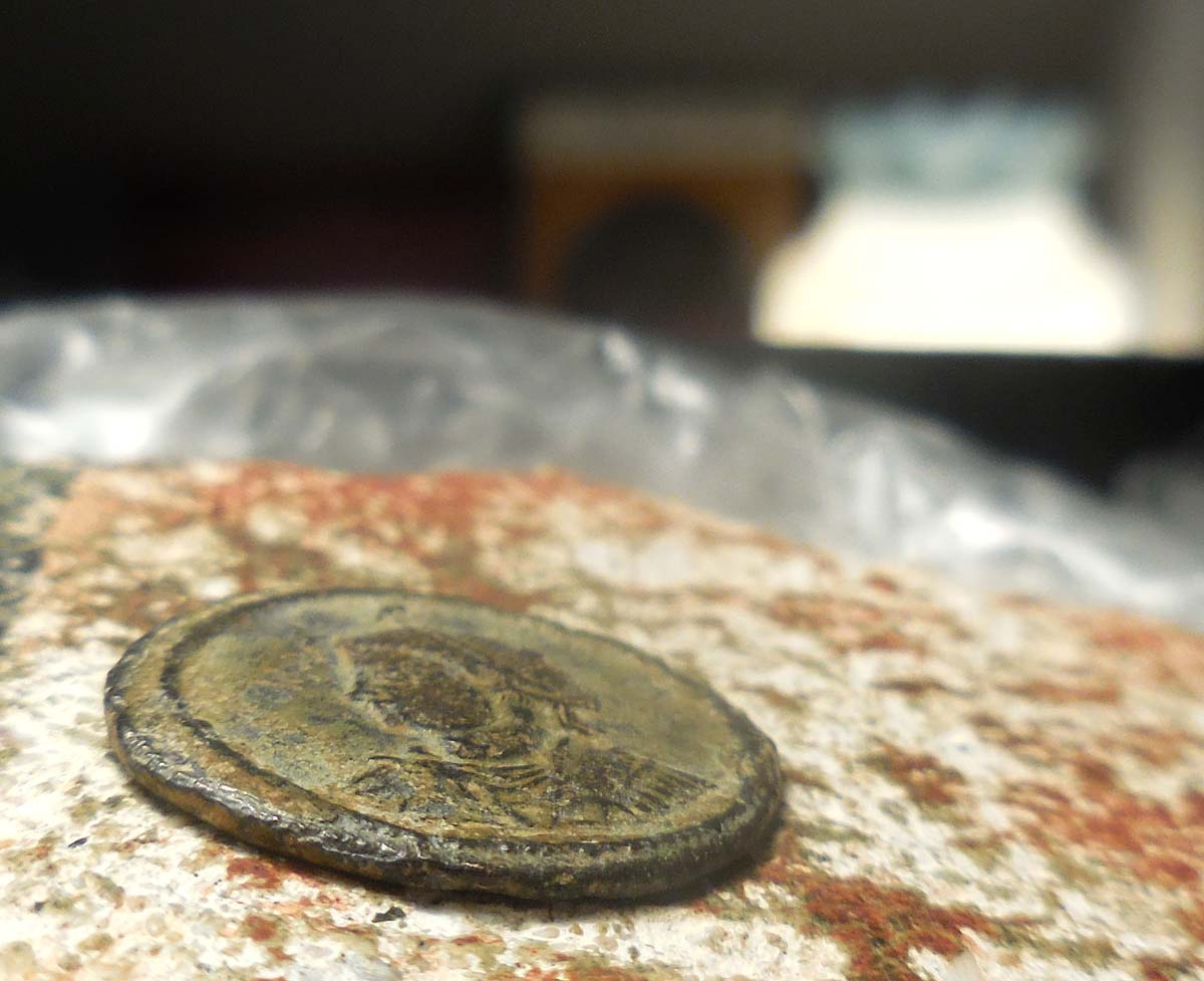 Very-Rare-Anepigraphic-Type:-Constantius-II.-As-Caesar,-�-Follis-Antioch