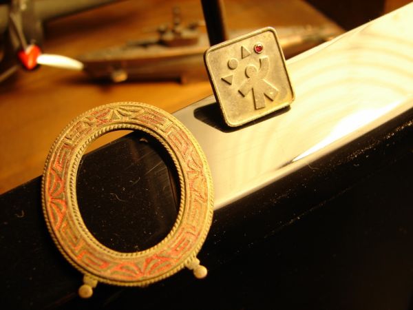 Can-Onyone-Identify-The-Square-Pin?