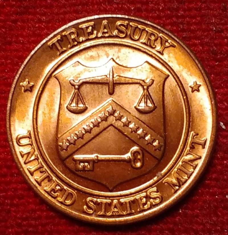 1980-Lincoln-Memorial-Cent-With-Obverse-Cud-And-Treasury-Medal