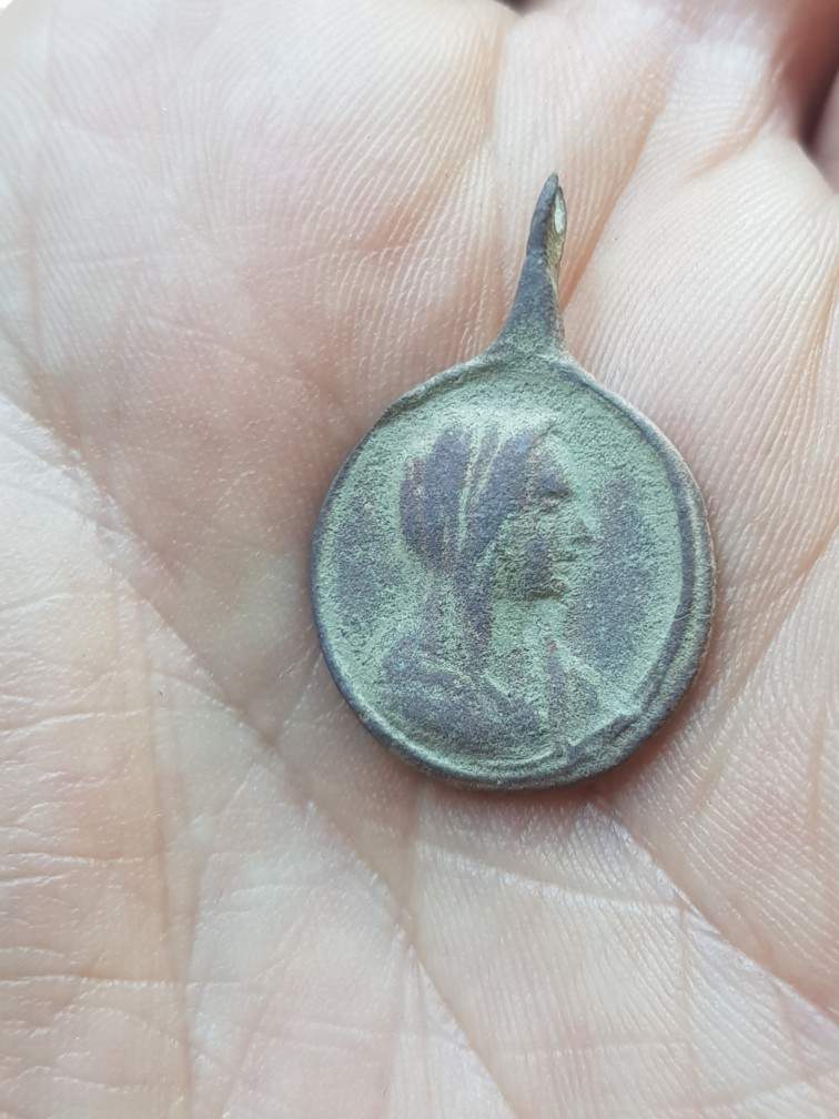 [repost]-Medal-With-Jesus-And-Maria