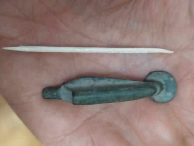 Some-Random-Objects-To-Ident.-Id:-Charm-Jewelry-And-Roman-Fibula?