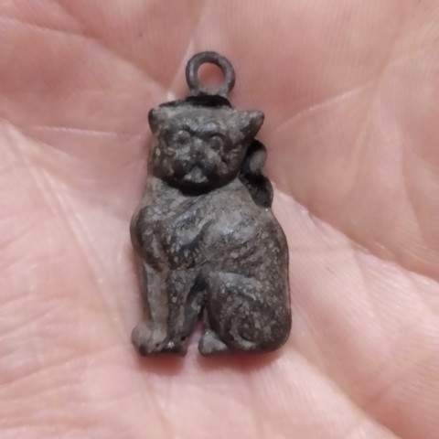 Some-Random-Objects-To-Ident.-Id:-Charm-Jewelry-And-Roman-Fibula?