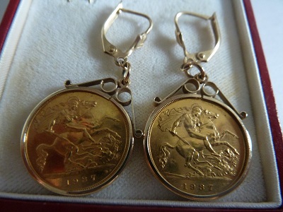 Buying-A-Bundle-Of-Jewellery-With-Sovereigns...