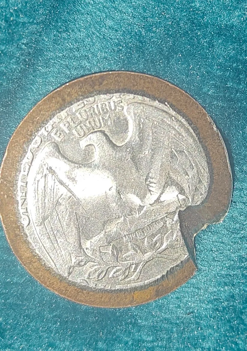 Can-Anyone-Tell-Me-If-This-Is-An-Error-Coin.--Never-Seen-This-Before.-1996-Quarter