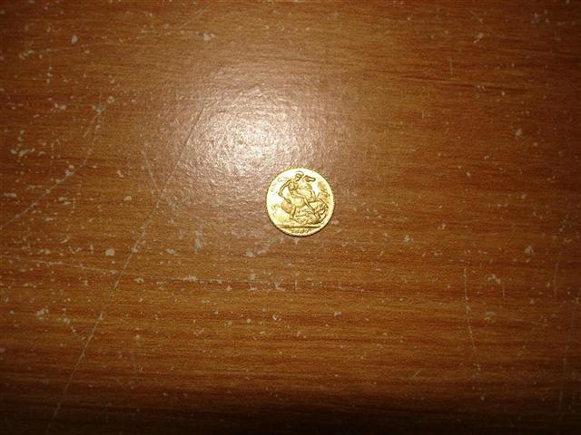 Very-Small-Unknown-Coin.-Id:-Likely-Miniature-Replica-Of-Gold-Sovereign