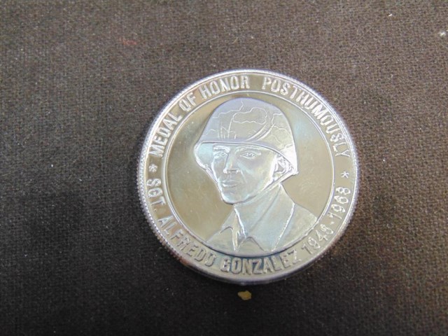 Help-Identifying-Commemorative-Token?-Or-Coin?