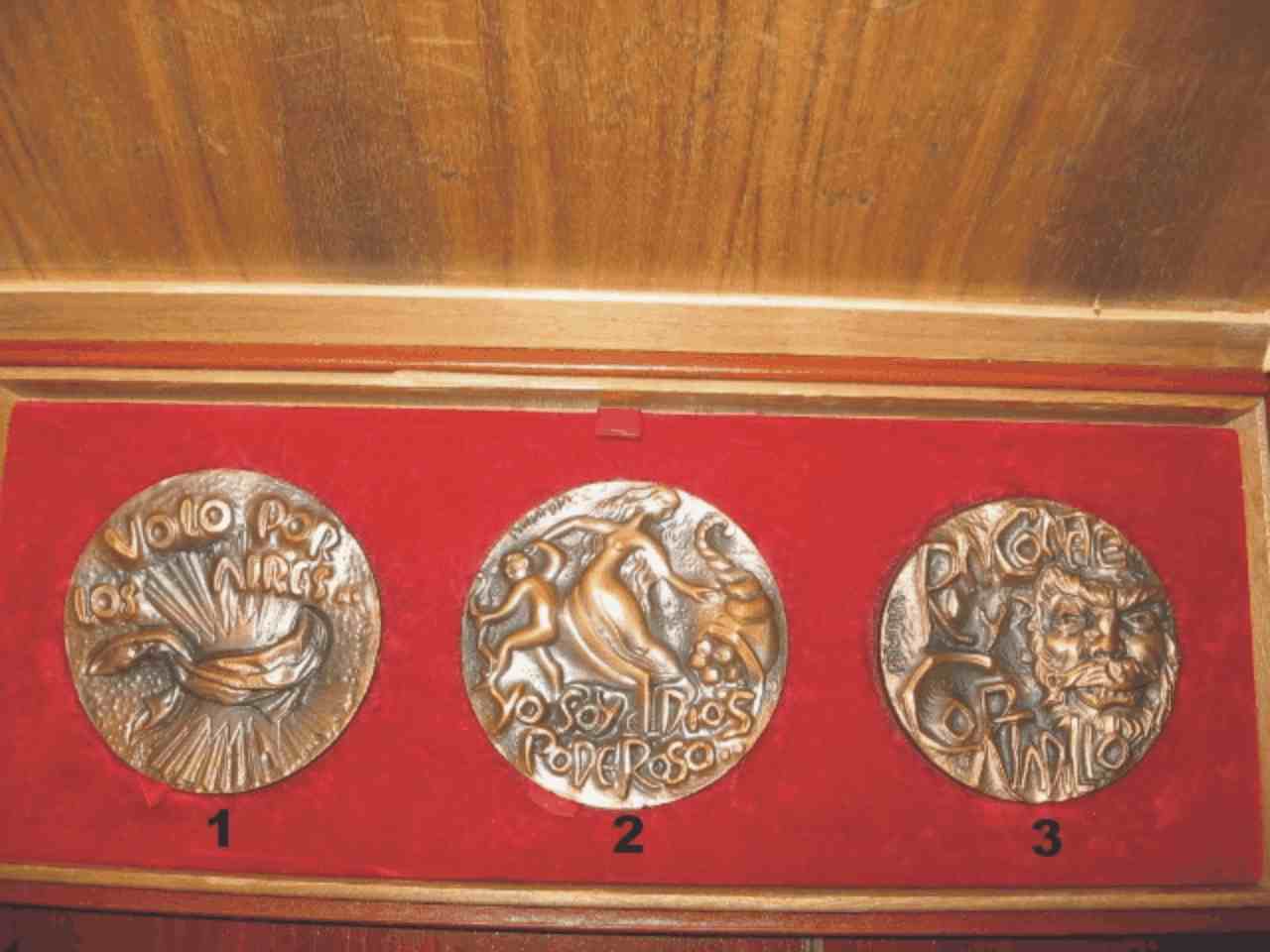 Need-Help-Identifying-This-3-Medallions-Set