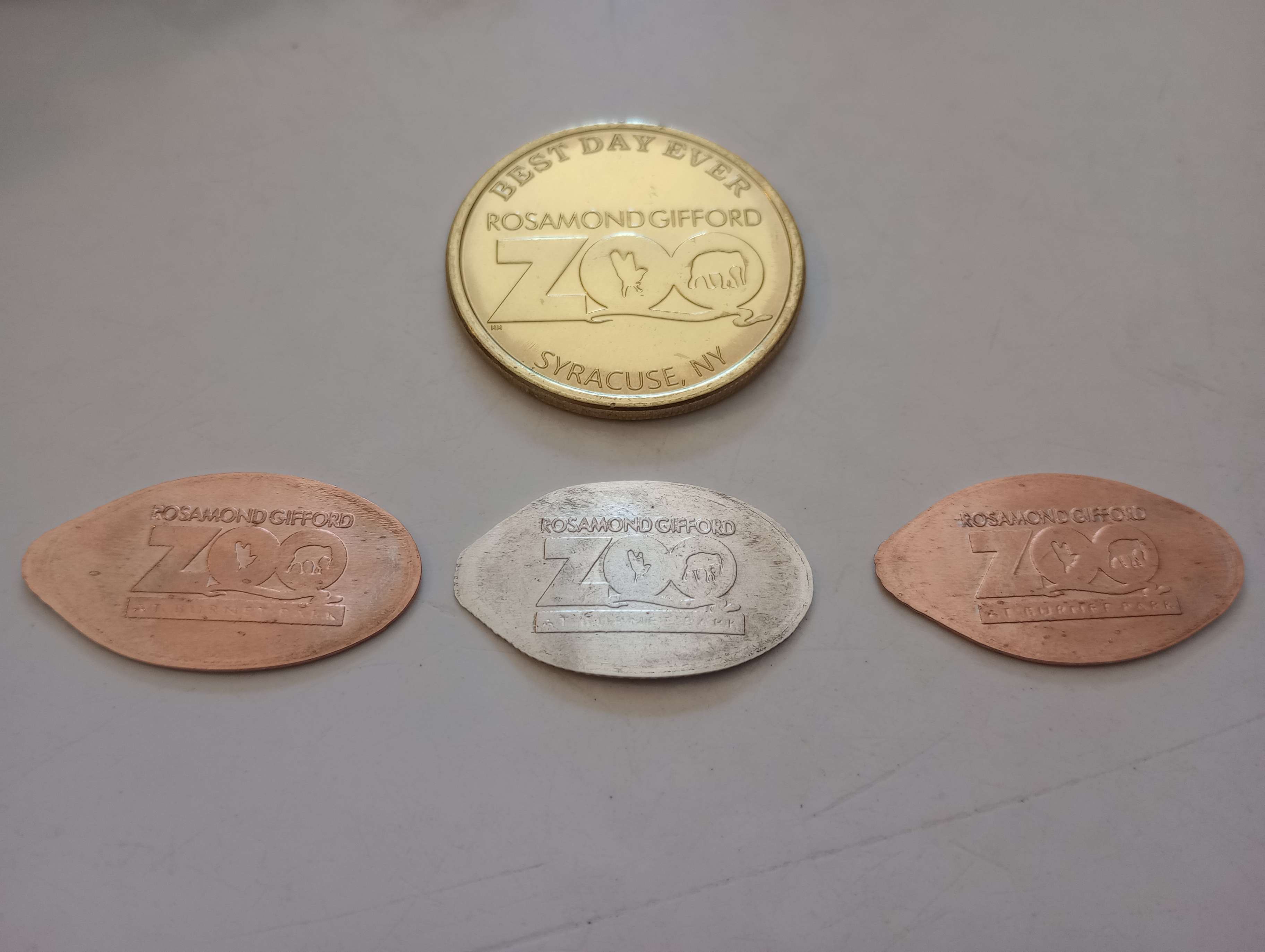 Rosamond-Gifford-Zoo-Penny-Machine-&-Medallion
