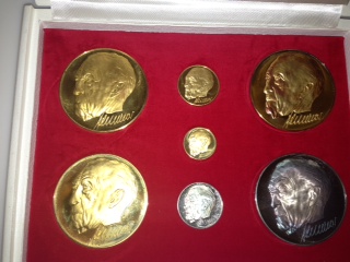 German-Fuhrer-Commemorative-Medals-Silver-And-Gold-Plated