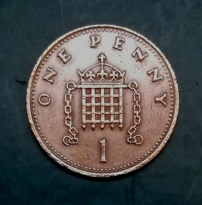 One-Penny-Copper-Coin-With-Queen-Elizabeth