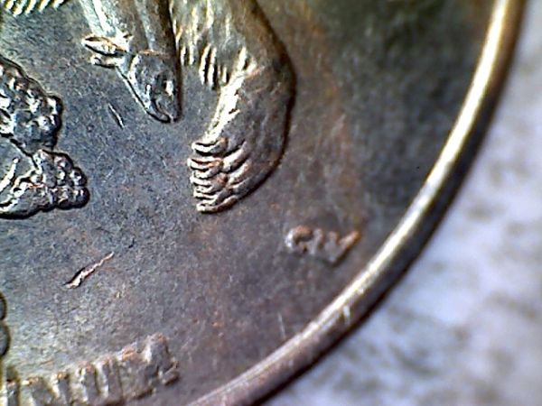 Alaska-State-Quarter-With-Lots-Of-Extra-Claws