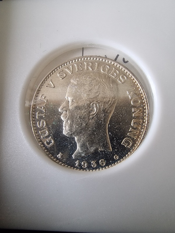 Are-This-Type-Of-Old-Cases-A-Bad-Way-Of-Storing-Coins?