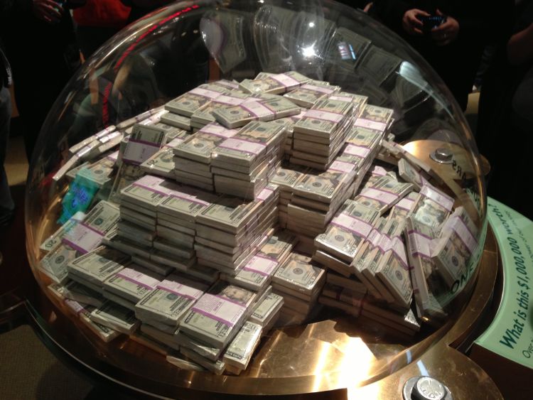 What's-The-Largest-Amount-Of-Cash-You-Have-Ever-Handled?
