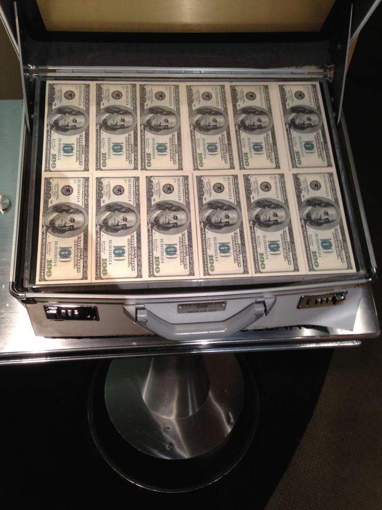 What's-The-Largest-Amount-Of-Cash-You-Have-Ever-Handled?