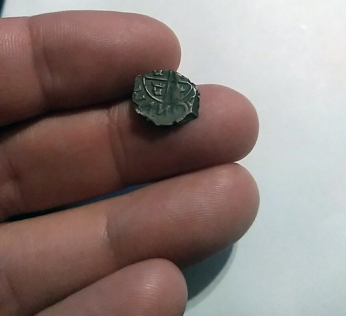 Help-With-This-Cut-Bit-Of-A-Coin-Id:-Billon-Denier-1710-1719-Aragon
