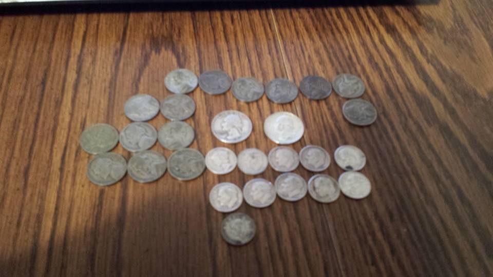Michigan:-Coin-Searching-Dimes,-Nickels,-Pennies,-Quarters,