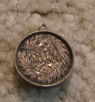 Help-ID-Another-Mini-Medallion-Thingy?