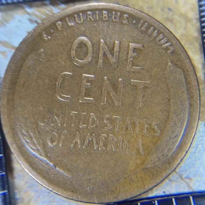 Need-Help-Identifying-1922-D-No-D-Die-Pair
