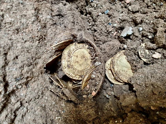 Couple-Finds-Rare-Coins-Worth-Over-$800,000