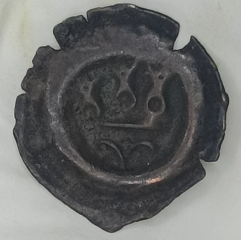 Unknown-Bracteate---3-Towers?
