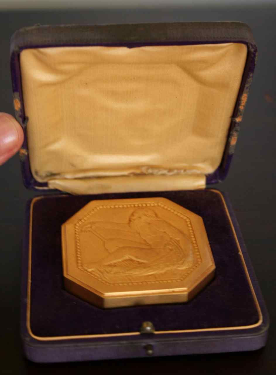 I-Need-Help-Identifying-This-Medal-Please.