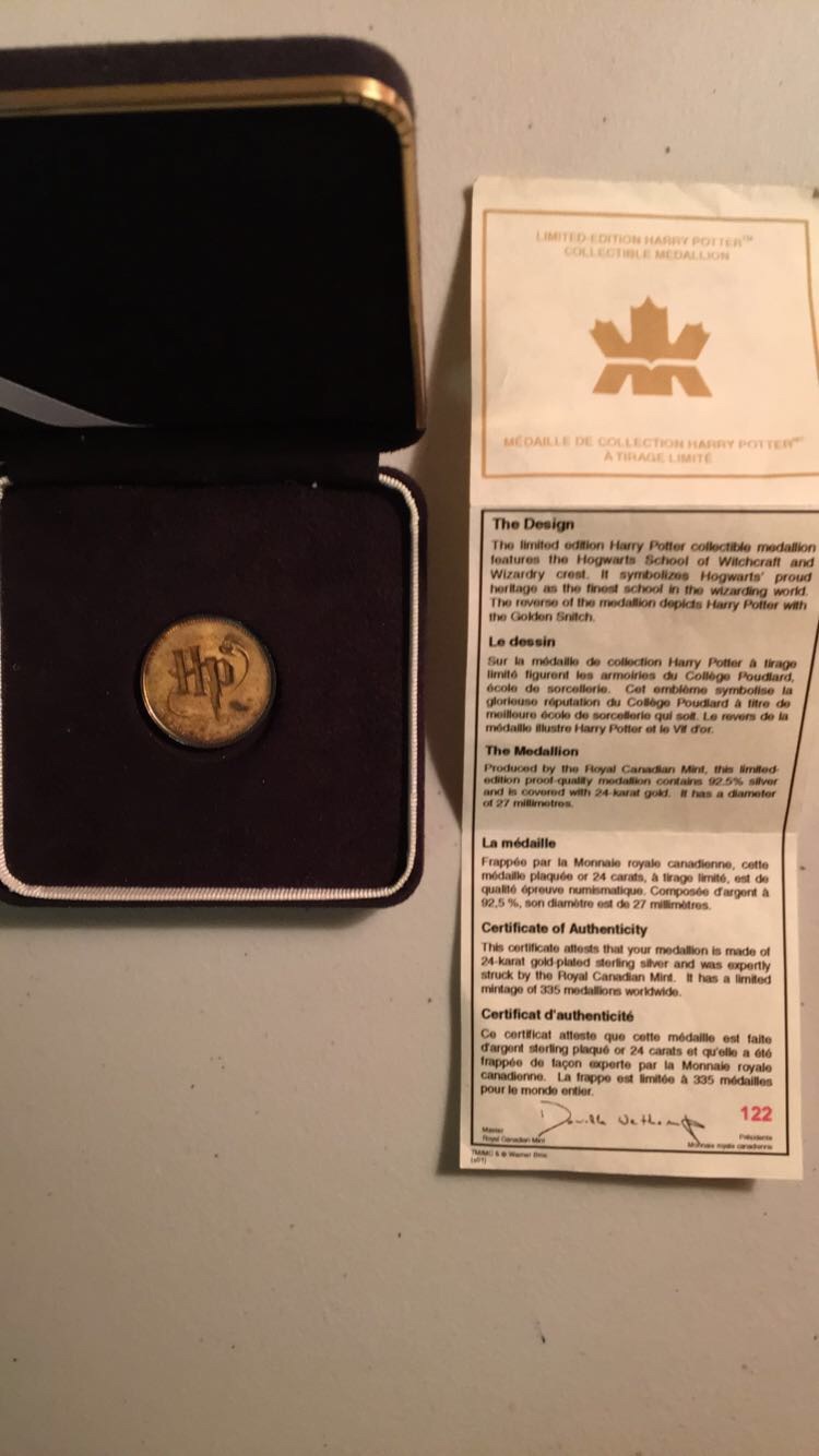 Gold-Harry-Potter-Medallion?