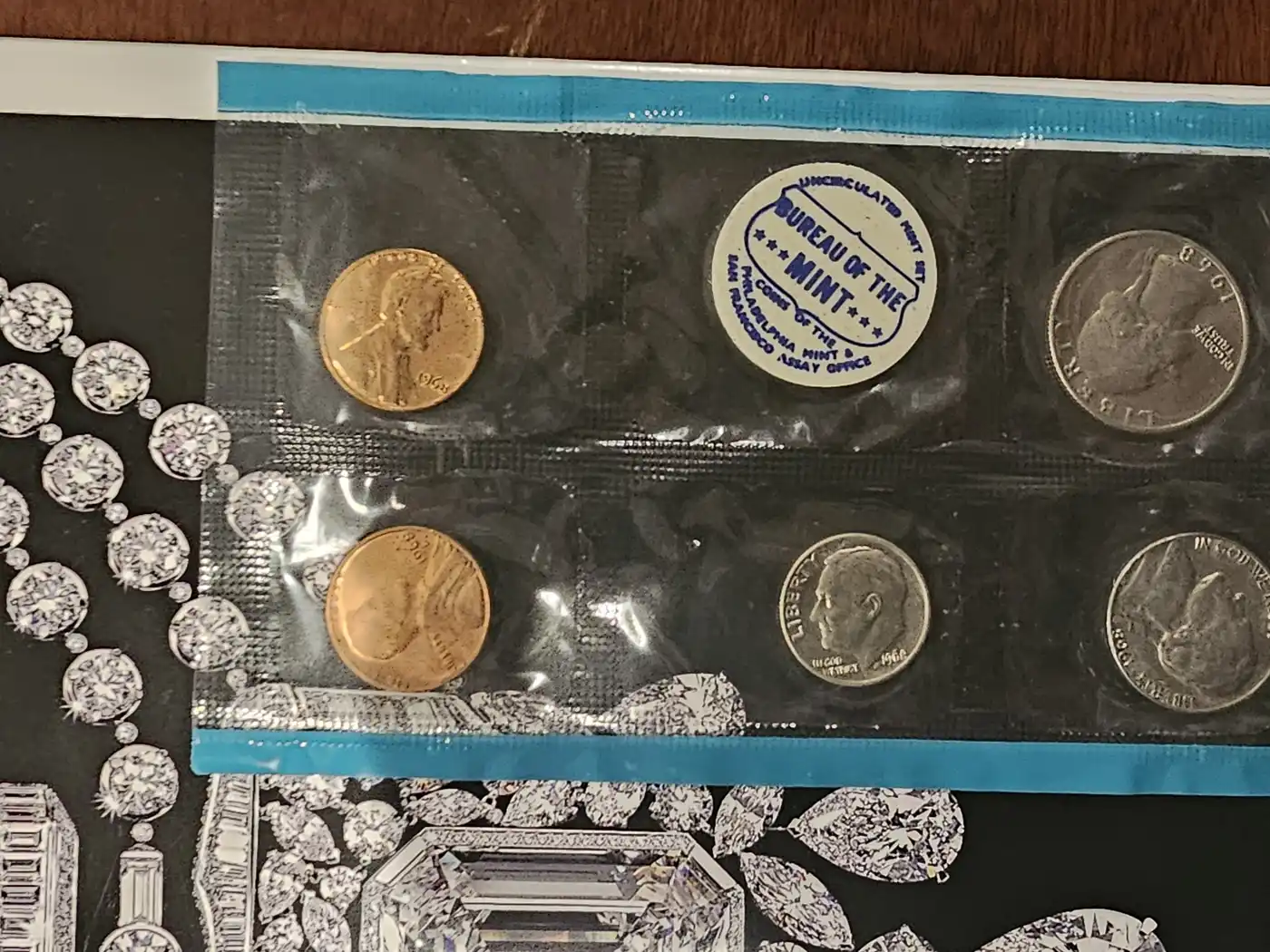 US-Mint-Pack-1968.-Missing-Half-Dollar-Has-Missing-S-Mintmarks.-Don't-Know-What's-Going-On
