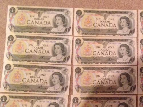 Interesting-Stack-Of-1973-CDN-$1-Notes-X-20-With-Running-Serials