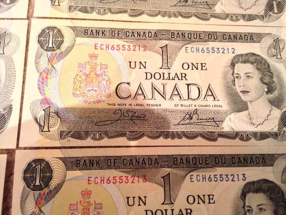 Interesting-Stack-Of-1973-CDN-$1-Notes-X-20-With-Running-Serials
