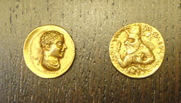 Kushan-Or-Greek-Or-Something-Else-Coins-?