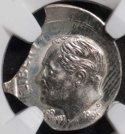 1995-P-10c-Roosevelt-10%-Off-Center-With-Double-Curved-Clips-NGC-AU-58