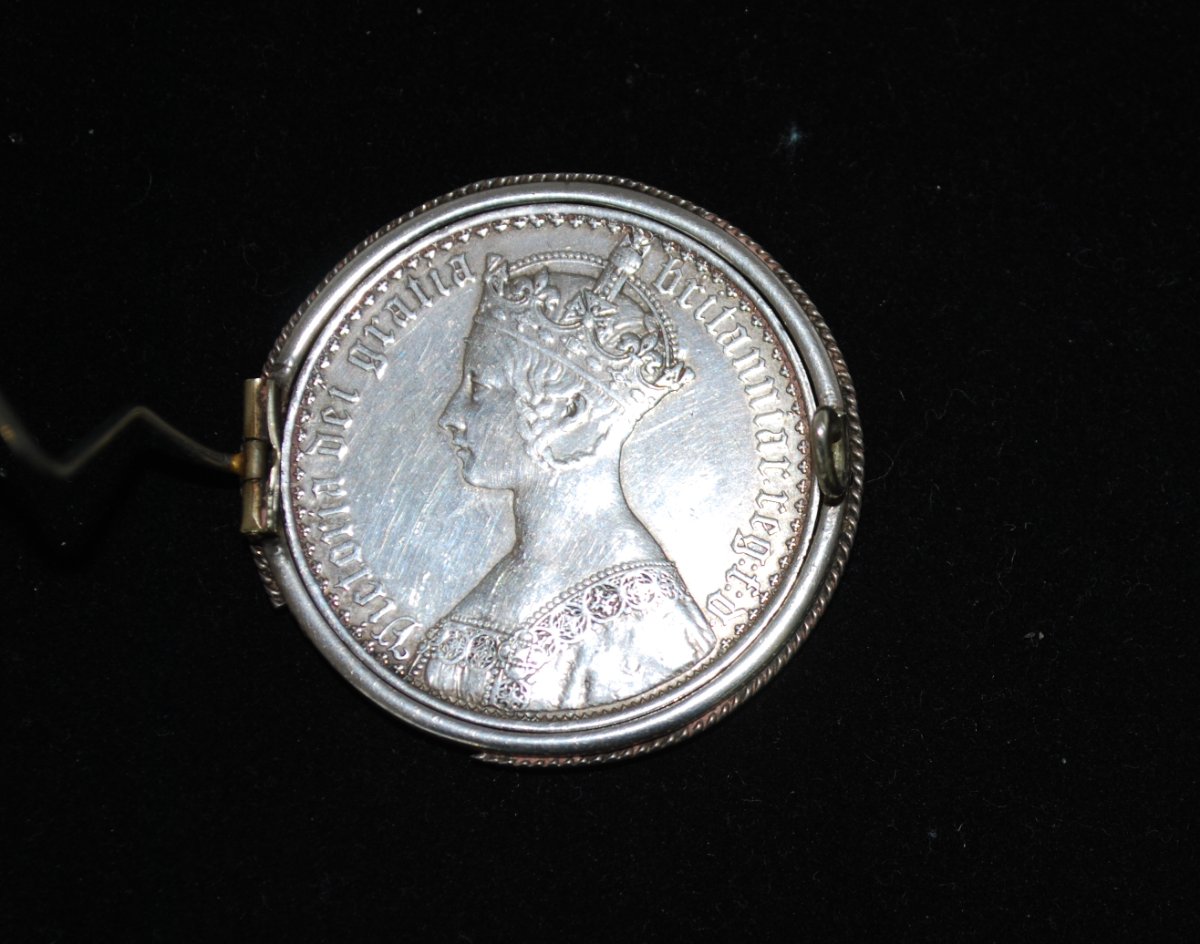 1847-Gothic-Crown.-How-To-Tell-If-Replica
