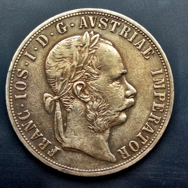 3-European-Crowns