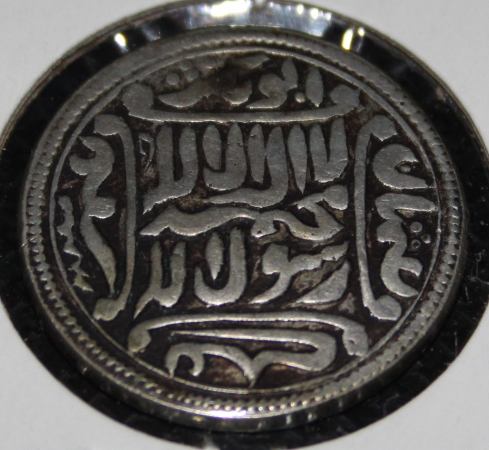 Anyone?--Arabic-Script---Chess-Motif?