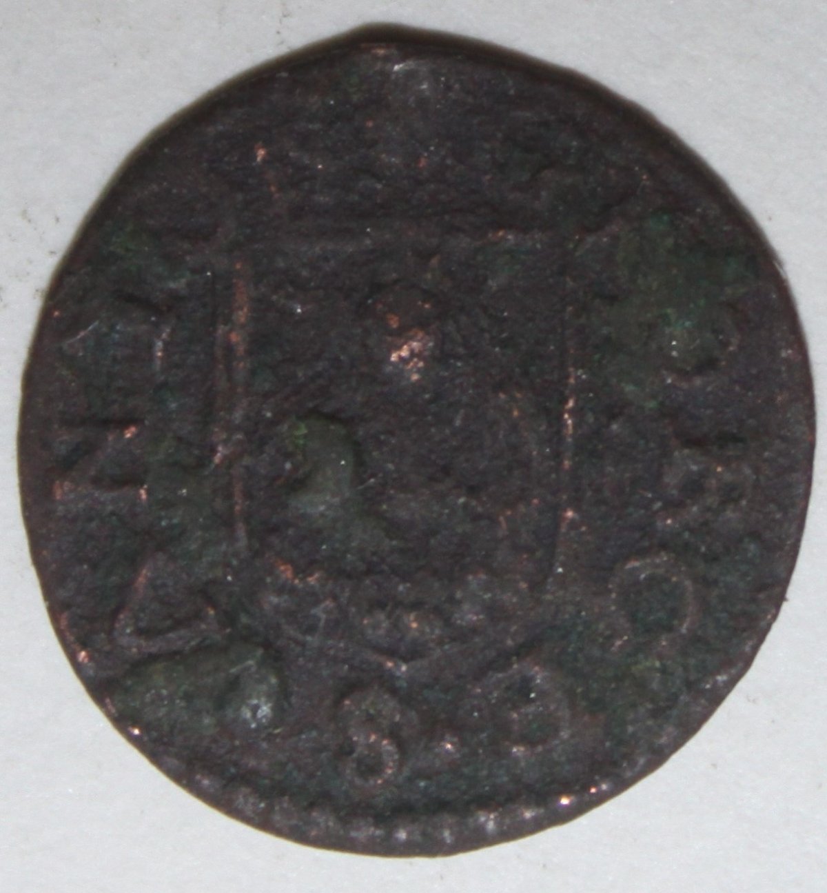 Unknown-5---Found-Among-A-Lot-Of-Old-British-Copper-Id:-17th-Century-Blewberry-Farthing-Token