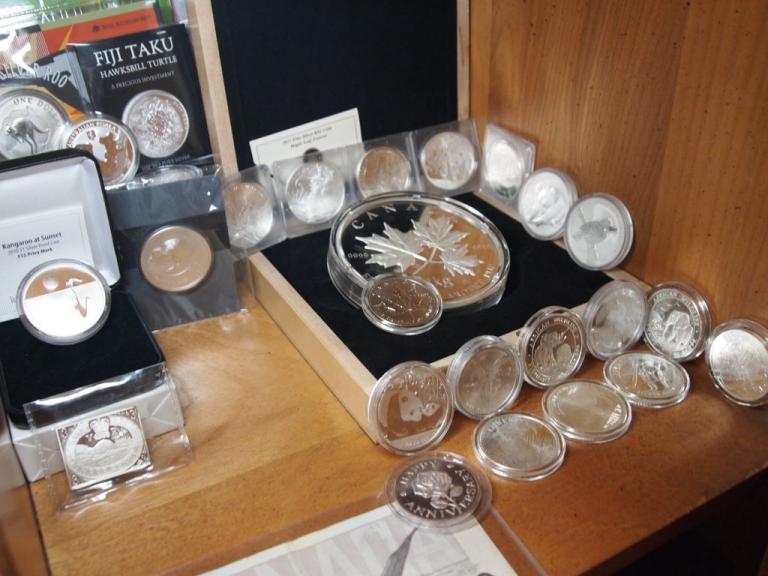 First-Maple-Leaf-1kg-Bullion-Coming-Out
