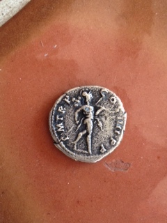 Any-Ideas-On-The-Identity-To-This-Cute-Coin?