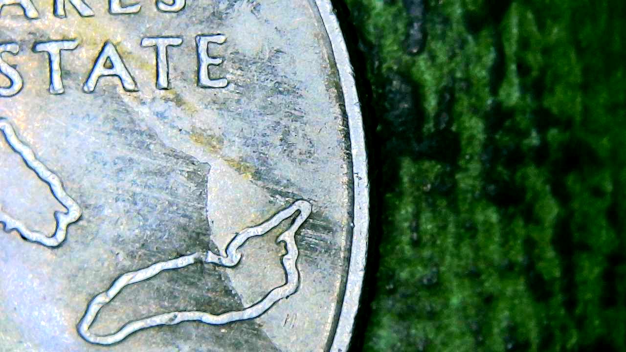 2004-Michigan-Quarter-Why-Is-The-St-Fatter-Than-The-Rest-Of-The-Letters