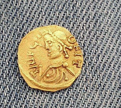 I'm-Having-Trouble-Identifying-This-Coin.