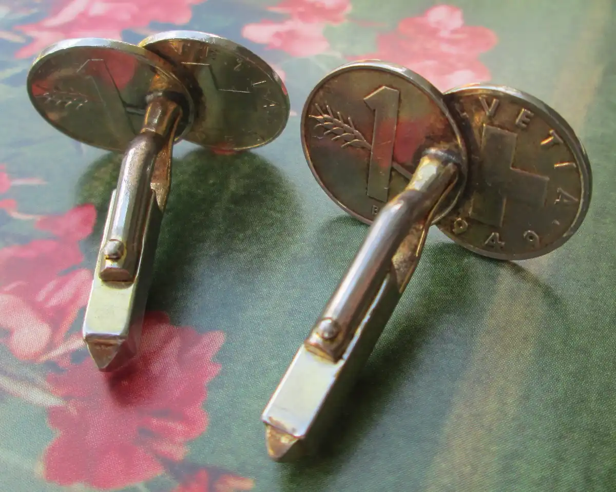 Bad-Jewelery-Made-From-Coins
