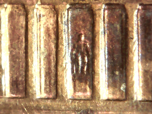 2005-D-LMC-DDR-Columns-In-Memorial