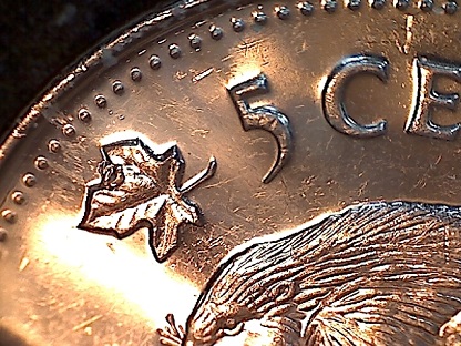 2011-Nickel-Flaw-In-Maple-Leaf?