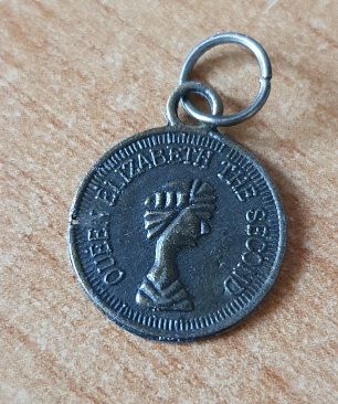 Pendant---Queen-Elizabeth-The-Second