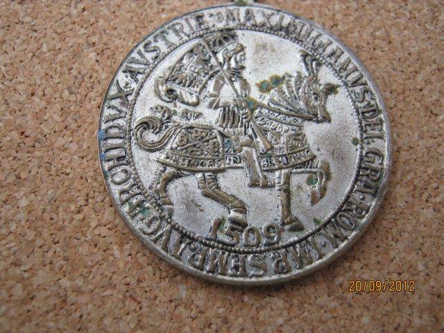 1509-Medal-/-Token-Help-Please