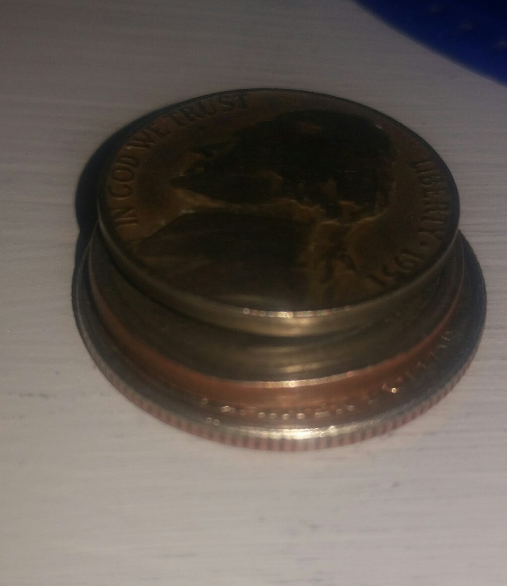 2004-D-Iowa-Quarter-The-Size-Of-A-Nickel?-Help