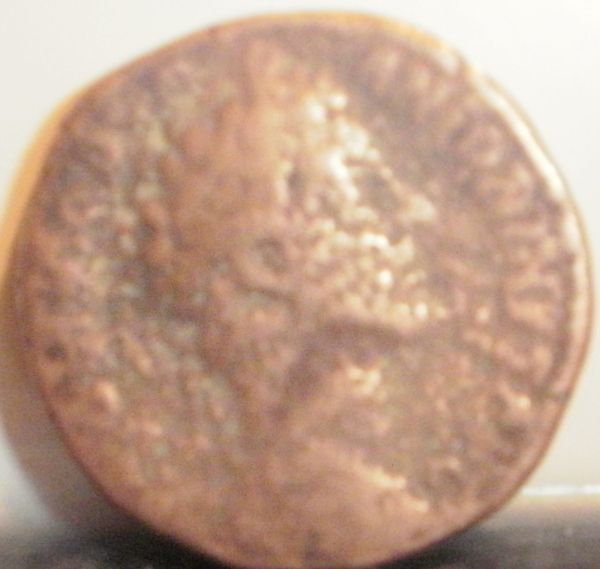 Commodus-Seated-Liberalitas