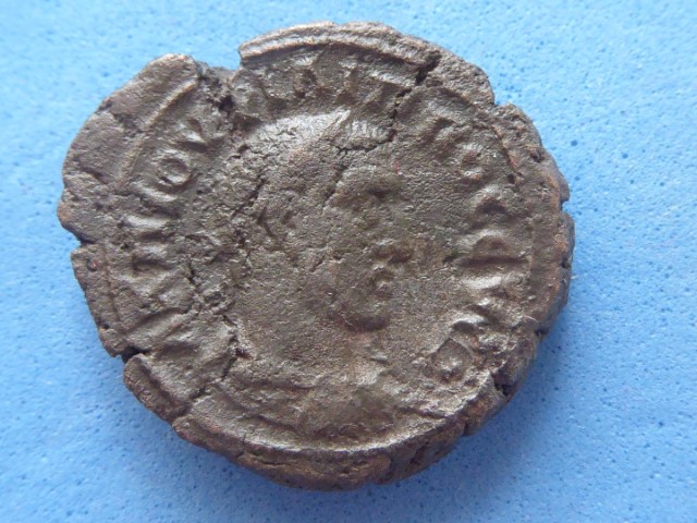 Roman-Bronze-Coin---Low-Grade-22mm