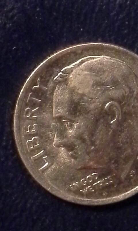 1989-P-Dime-Has-Shadow-Or-Bump-In-Front-Of-Nose-And-Forehead