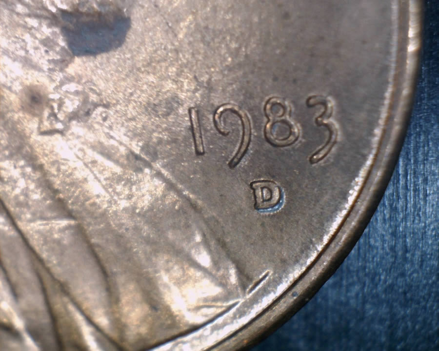 1983-D-LMC-Bleeding-Zinc-From-Memorial-Columns