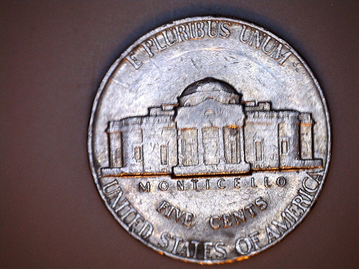 Possible-Cud-On-1975-D-Jefferson-Nickel?